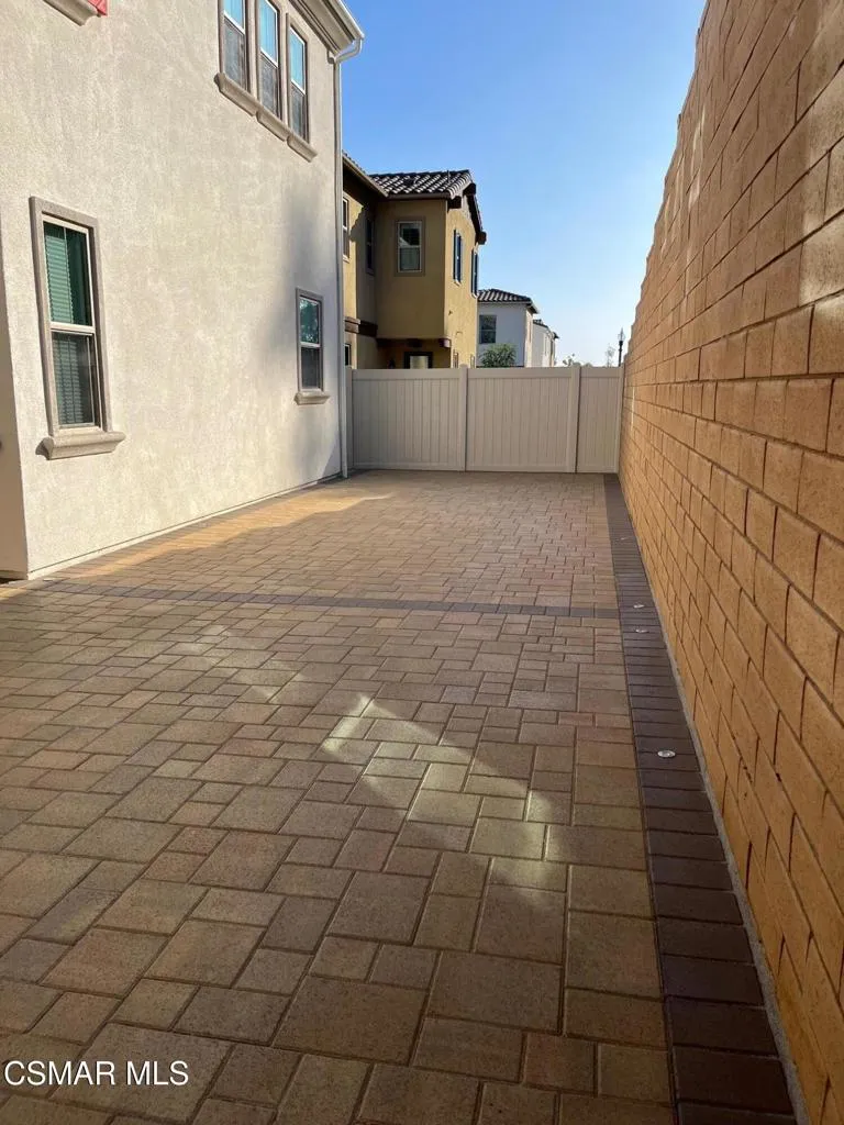 Camarillo, California 93010, United States, 4 Bedrooms Bedrooms, ,3 BathroomsBathrooms,Residential,Active,233480