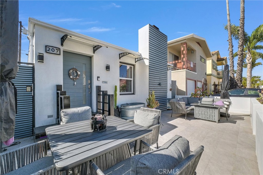 207 Santa Ana Avenue