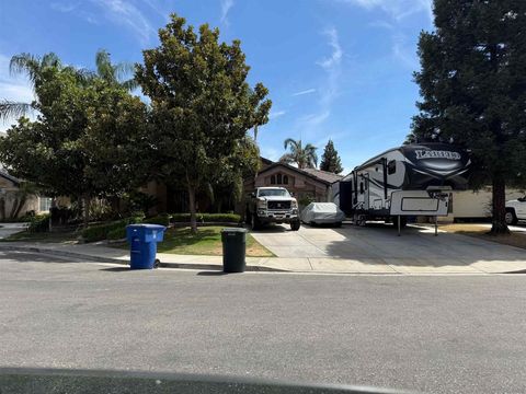 Photo of 9907 Cobblestone Ave Ave, Bakersfield, CA 93311 (MLS # 250035553SD)