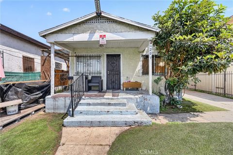 Photo of 209 W 89th ST, Los Angeles, CA 90003 (MLS # DW26096436)
