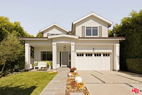 Photo of 126 S Westgate Avenue, Los Angeles, CA 90049 (MLS # 26722977)