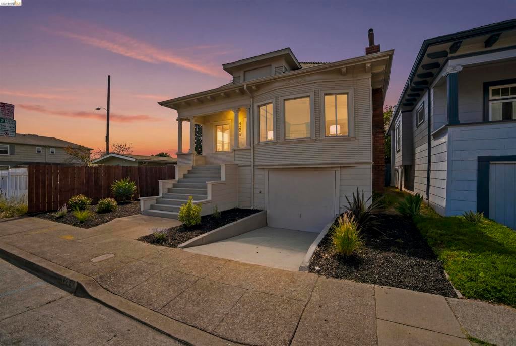4205 West St St, Oakland CA 94608