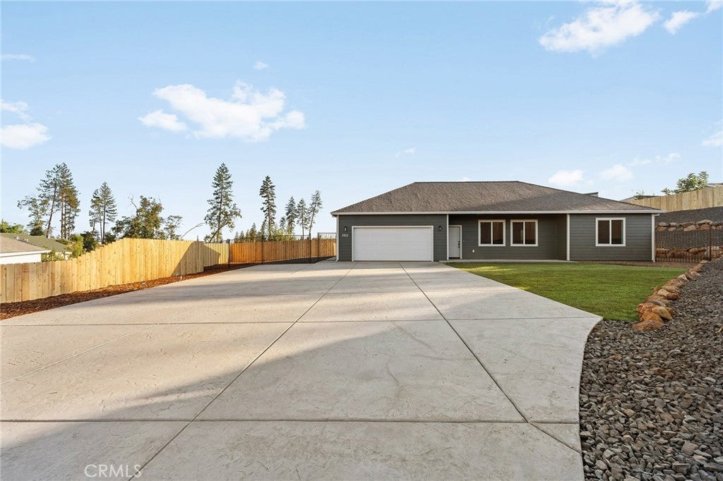 5811 Golden Oaks Road