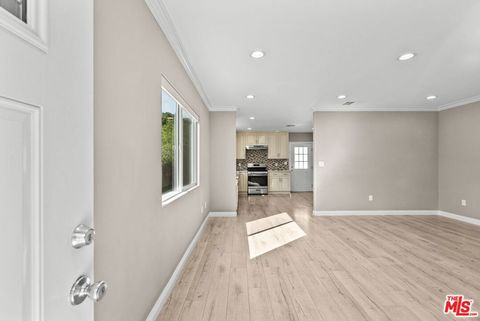 Photo of 6717 Cedros Avenue, Van Nuys, CA 91405 (MLS # 26658609)