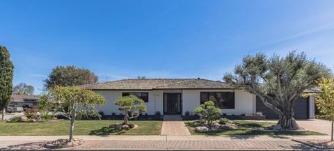Photo of 1211 Via Paraiso, Salinas, CA 93901 (MLS # ML82039201)