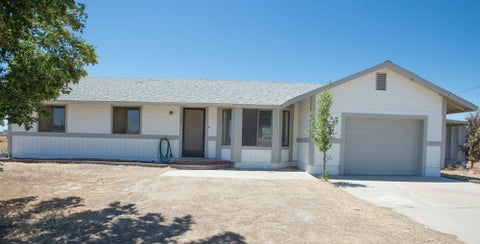 Photo of 5902 Margaritha Ln, Rosamond, CA 93560 (MLS # SR26044879)
