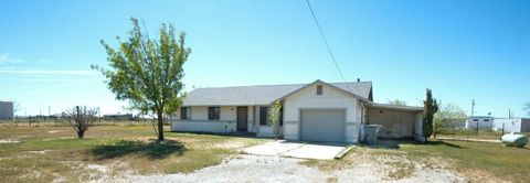 Photo of 5902 Margaritha Ln, Rosamond, CA 93560 (MLS # SR26044879)