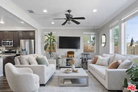 Photo of 19861 Via Beeler, Newhall, CA 91321 (MLS # 26638929)