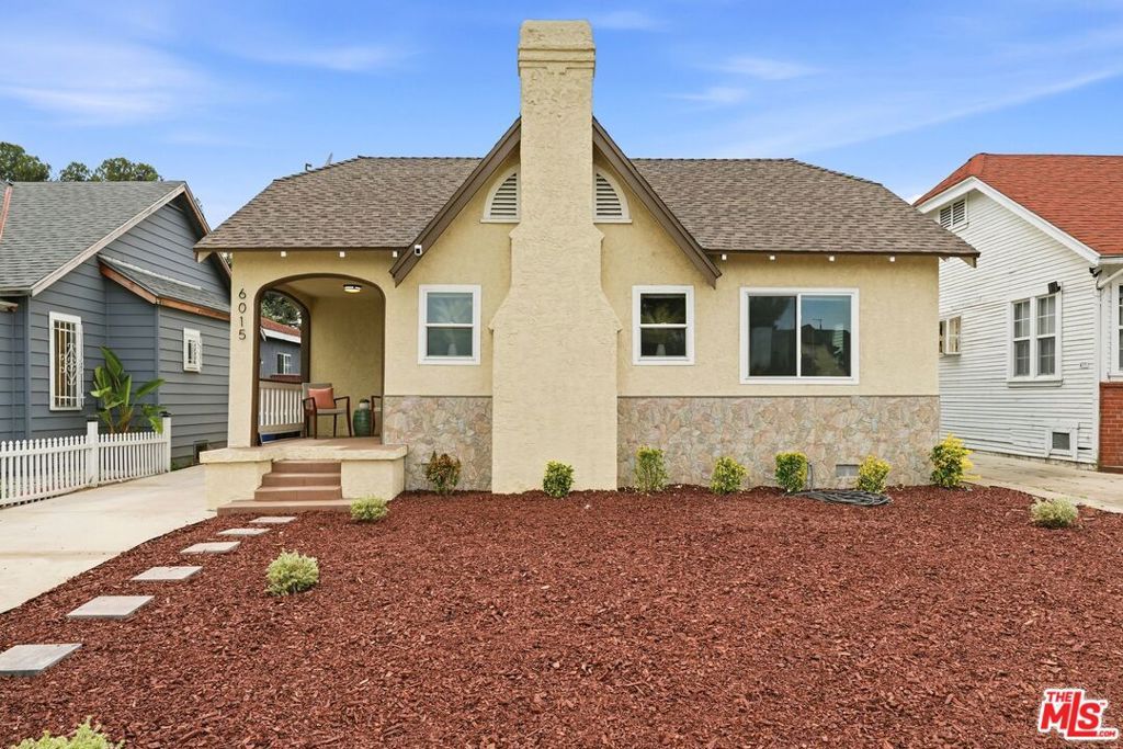 Photo of 6015 Keniston Avenue, Los Angeles, CA 90043 (MLS # 26739373)