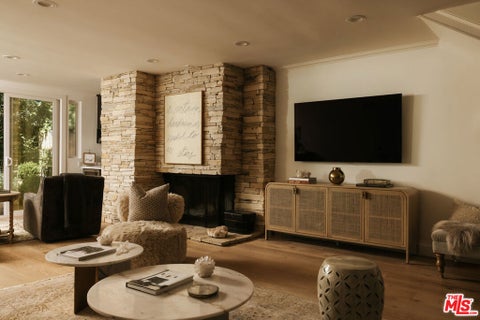 Photo of 263 S Barrington Avenue, Los Angeles, CA 90049 (MLS # 26832723)