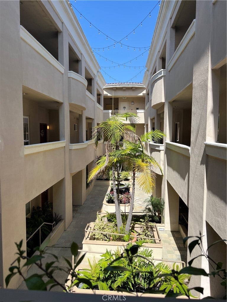 901 Deep Valley