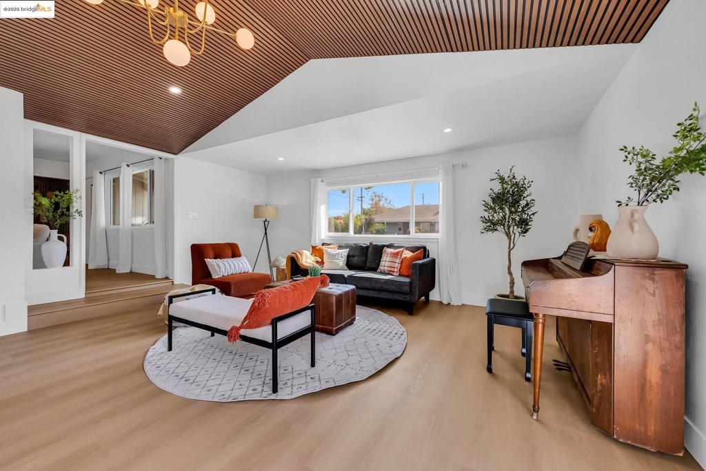 LORENZO VILLAGE - Residential