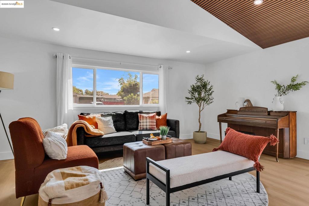 LORENZO VILLAGE - Residential