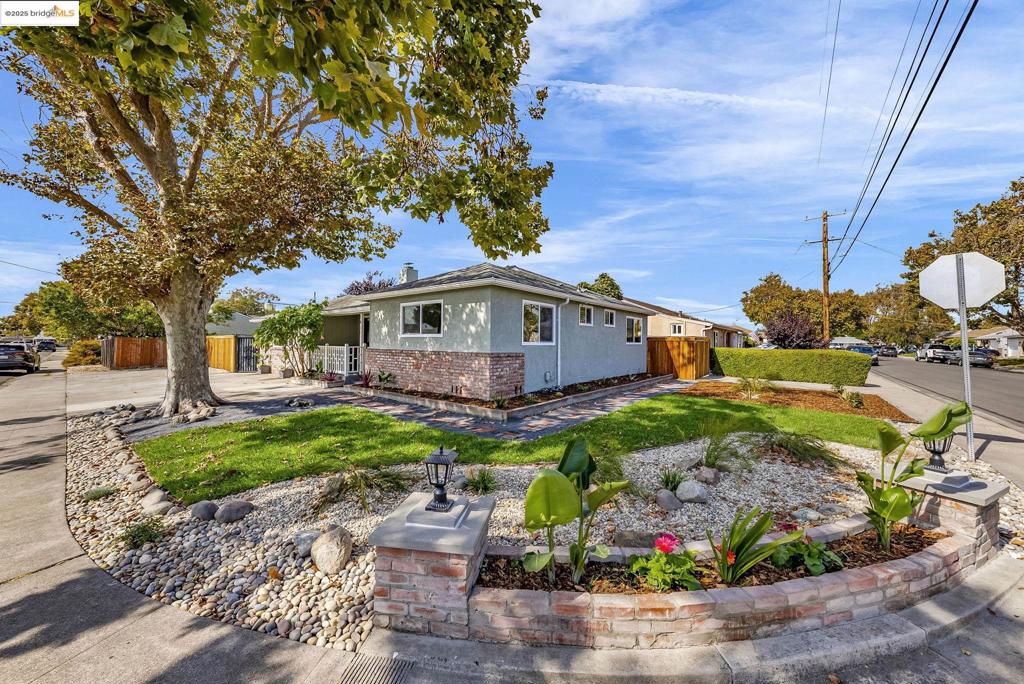 LORENZO VILLAGE - Residential