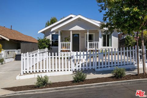 Photo of 1012 Dexter Street, Los Angeles, CA 90042 (MLS # 26833335)