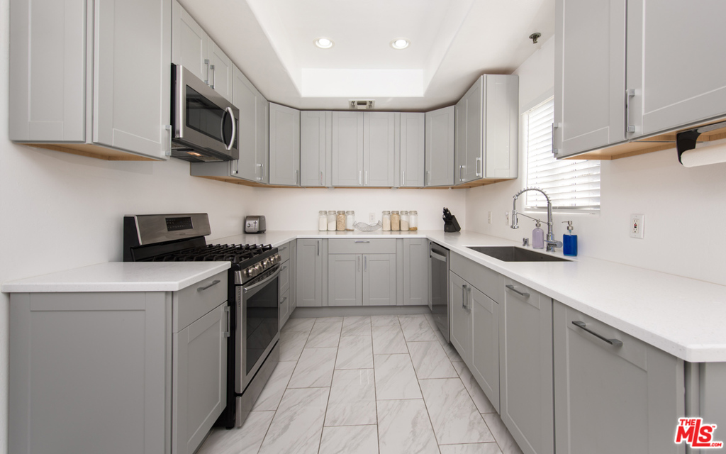 5241 Vantage Avenue 104