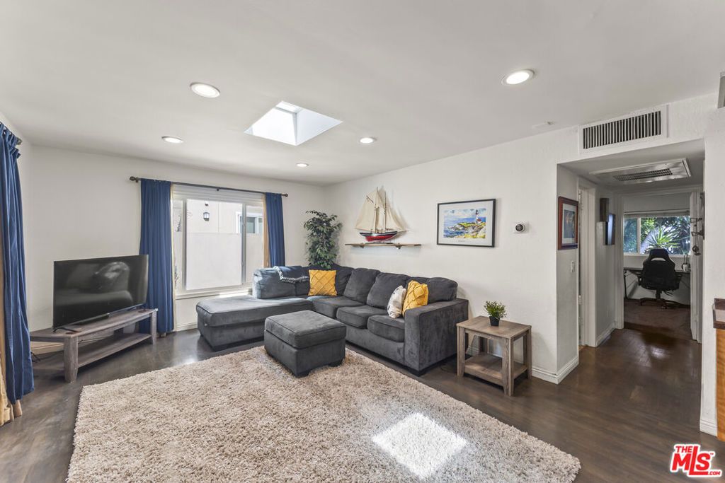 Photo of 970 Palm Avenue #209, West Hollywood, CA 90069 (MLS # 26652231)