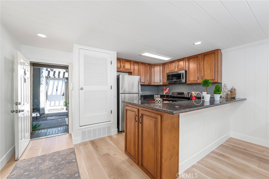 4900 #77 E Chapman