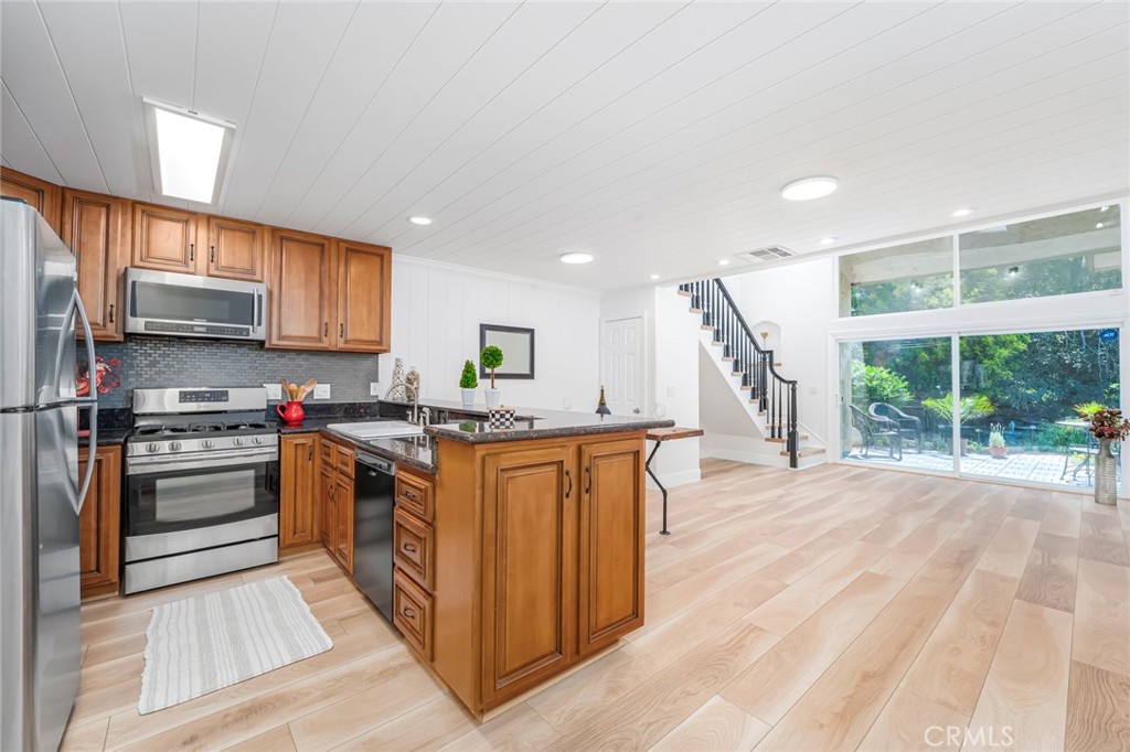 4900 #77 E Chapman