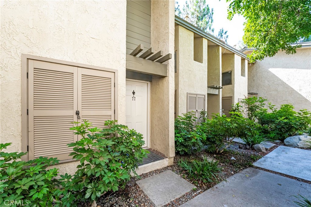 4900 #77 E Chapman