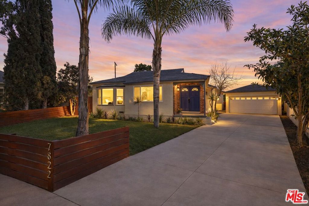 Photo of 7822 Peach Avenue, Van Nuys, CA 91406 (MLS # 26665855)