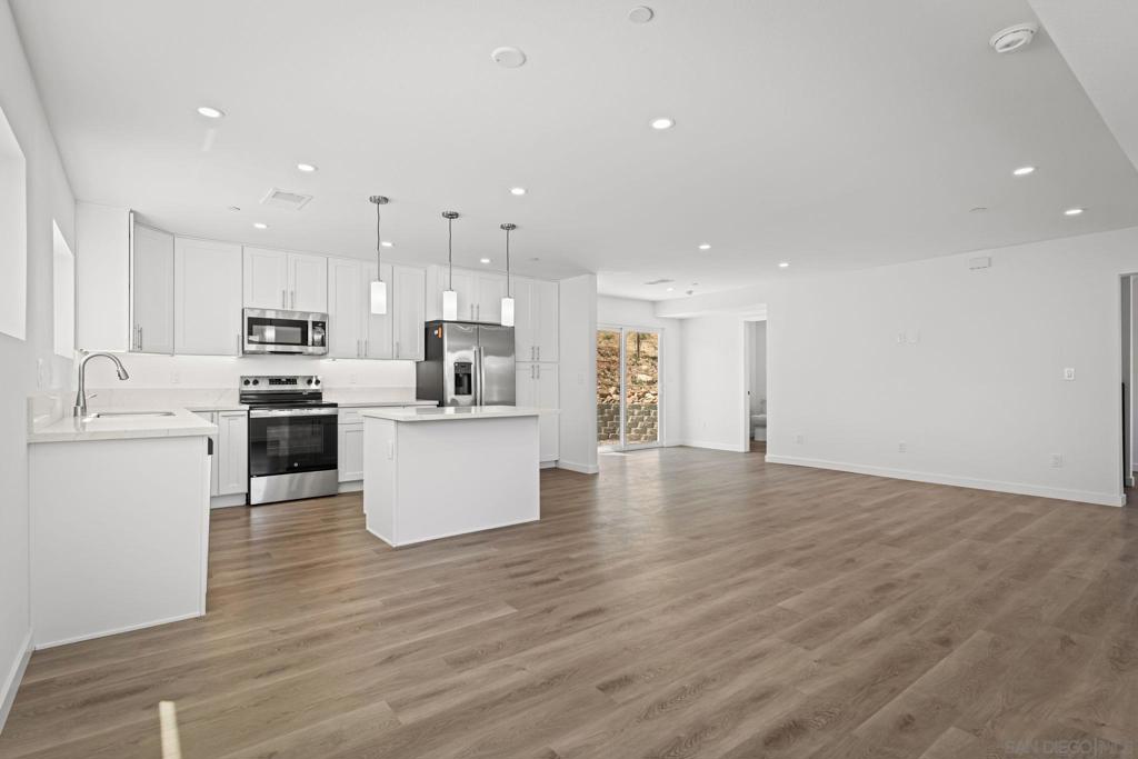 2760 Reo Dr