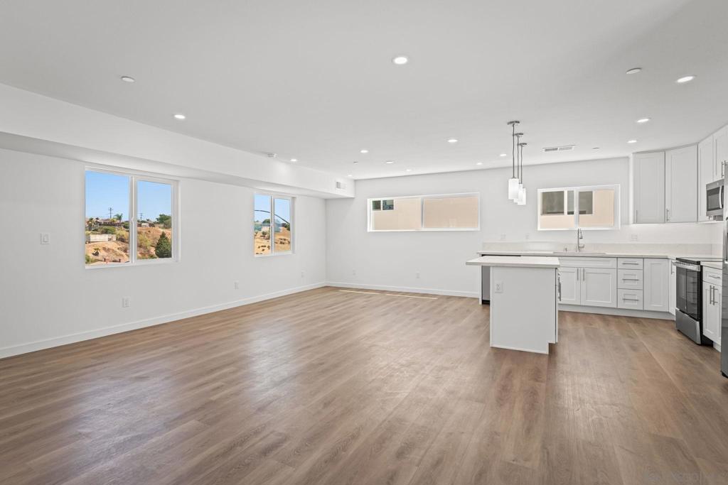 2760 Reo Dr