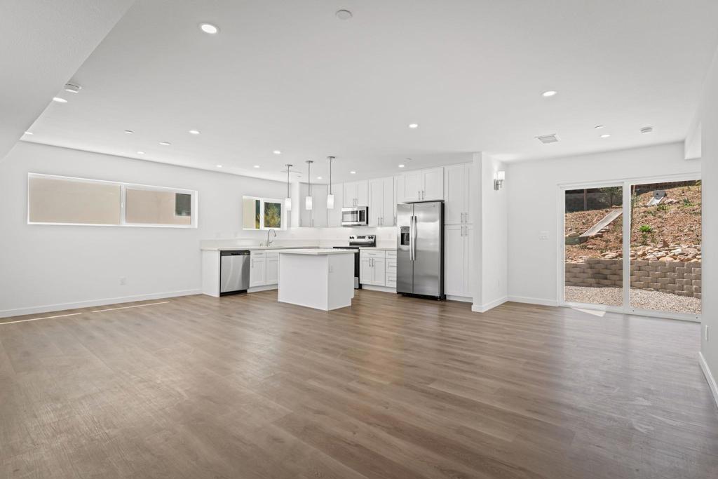 2760 Reo Dr