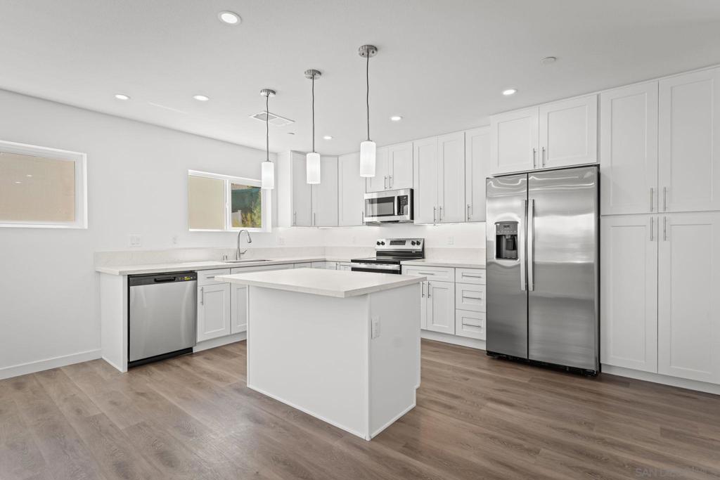 2760 Reo Dr