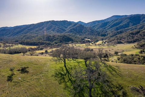 Photo of 33 E Pronghorn Run, Carmel, CA 93923 (MLS # ML82033463)