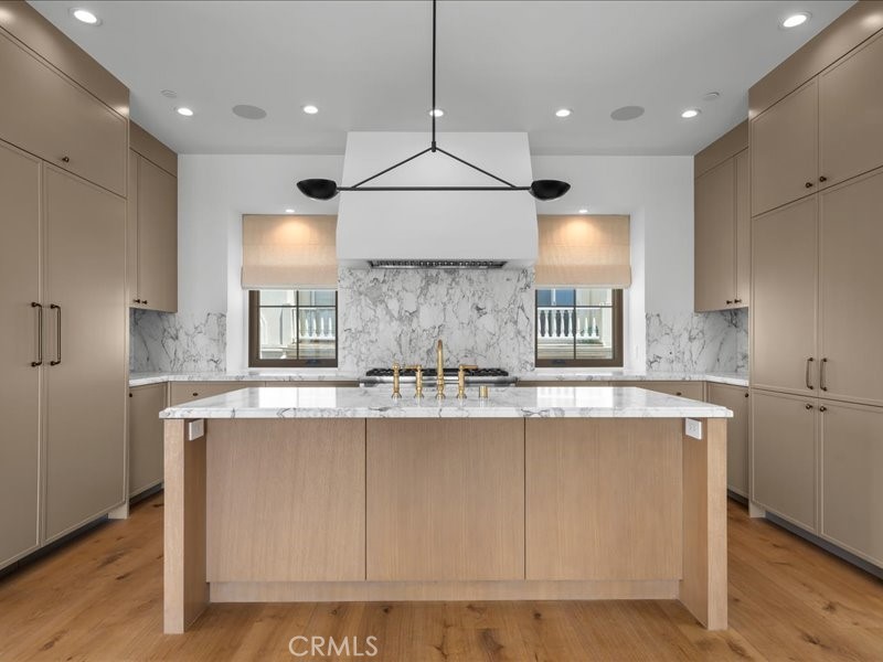 Experience the epitome of coastal luxury in this stunning new home, a collaborative masterpiece by renowned RJ Smith Development and acclaimed interior designer Ashley Ausland. This thoughtfully designed home boasts , now offered furnished! 4 spacious bedrooms and 4 elegant bathrooms, offering comfort and style at every turn. The interiors are a harmonious blend of modern sophistication and beachside charm, with every detail meticulously curated to enhance your living experience.
Nestled in the heart of Manhattan Beach, this residence exudes a relaxed beach vibe, perfectly complemented by expansive ocean views that will take your breath away.
Conveniently located near downtown Manhattan Beach, you're just a short stroll from an array of chic boutiques, gourmet dining, and vibrant beachside culture. Whether you're relaxing at home or exploring the neighborhood, this property offers the perfect balance of tranquility and urban convenience.
Don't miss the opportunity to lease this exceptional Manhattan Beach home.