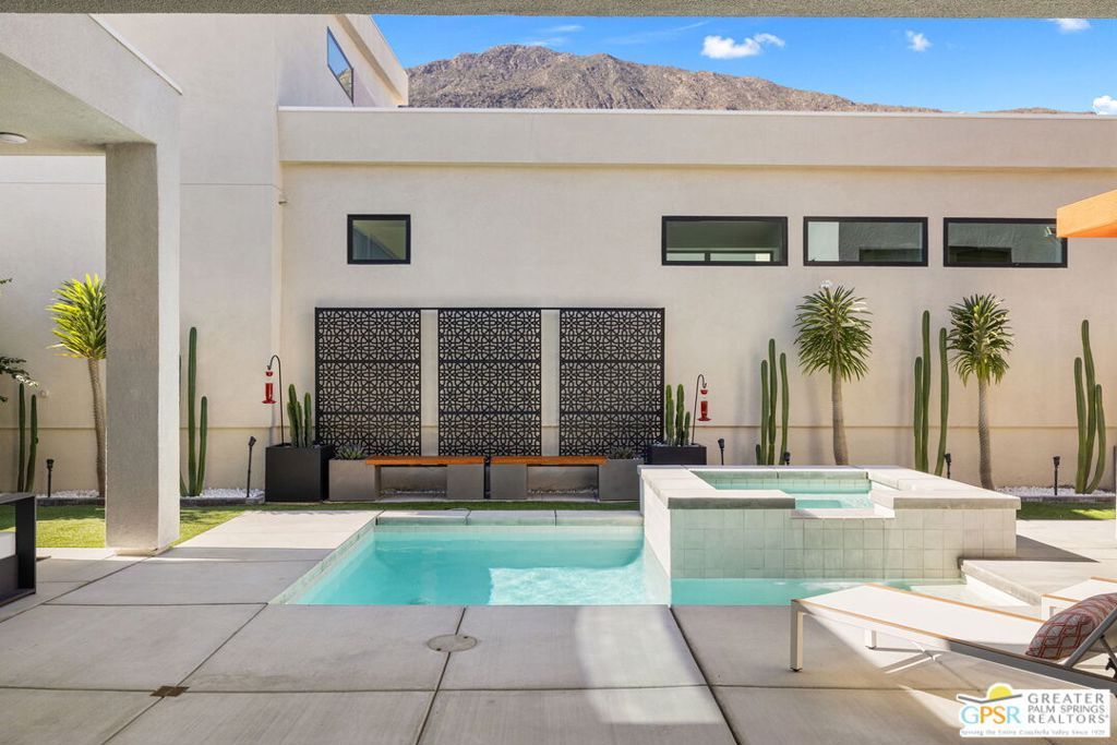 Photo of 190 Obsidian Loop, Palm Springs, CA 92264 (MLS # 26648181PS)