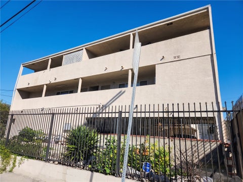 Photo of 5605 Carlota Blvd BLVD #B, Los Angeles, CA 90042 (MLS # CV26131281)