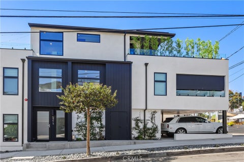 Photo of 521 1/2 Iris Avenue, Corona Del Mar, CA 92625 (MLS # OC26216980)
