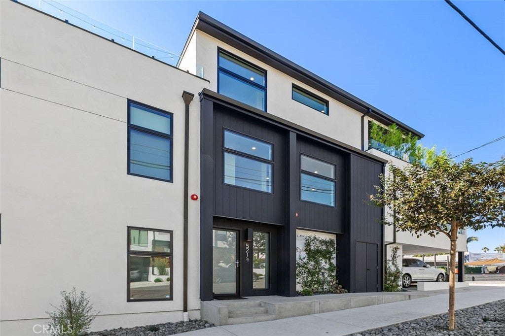 521 1/2 Iris Avenue