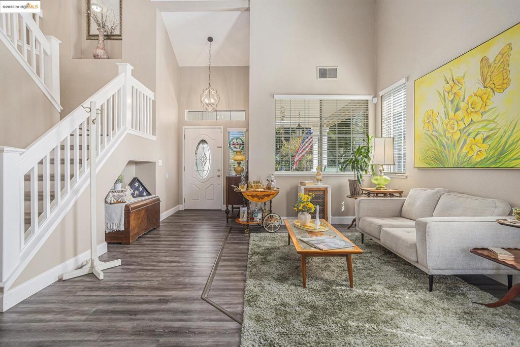 HOMECOMINGS - Residential