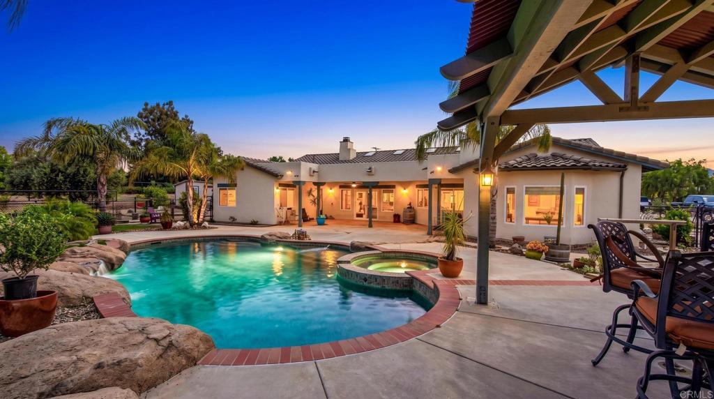 25280 Paseo De Caballo