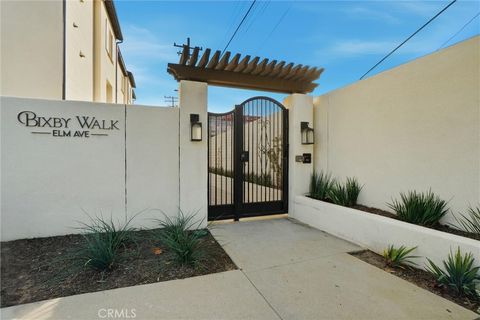 Photo of 3667 Elm Avenue, Long Beach, CA 90807 (MLS # LG26022772)