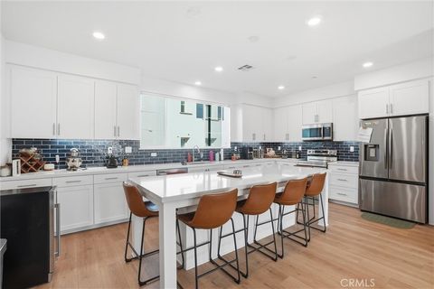 Photo of 3667 Elm Avenue, Long Beach, CA 90807 (MLS # LG26022772)