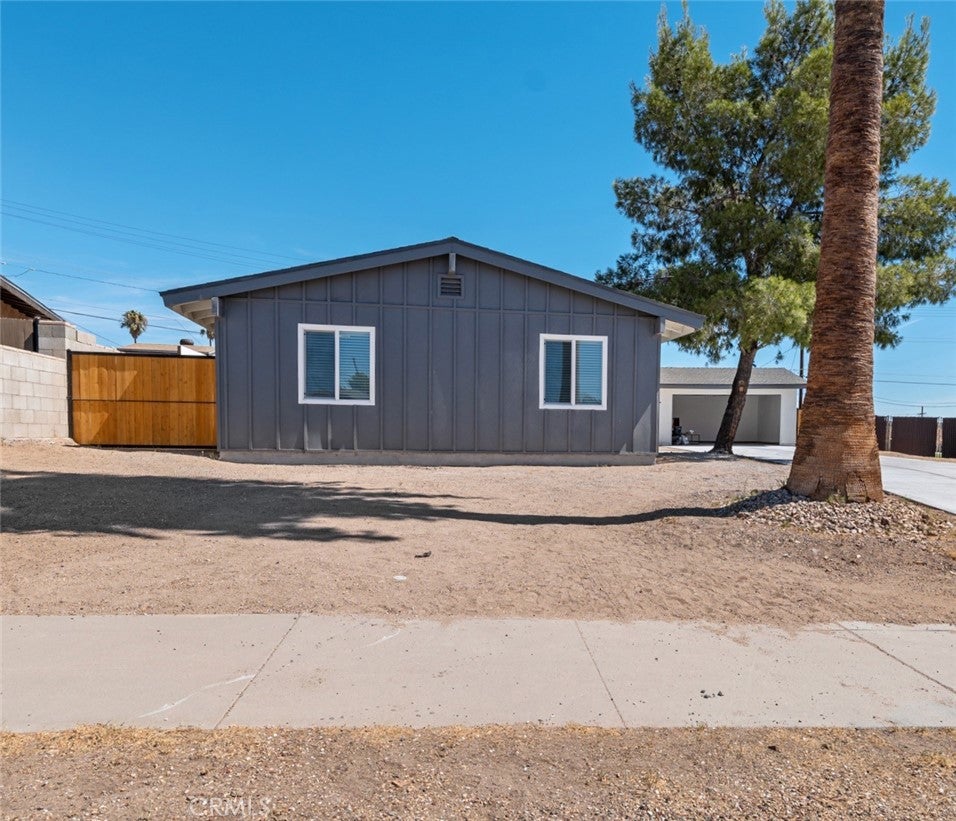 1213 E Virginia Way