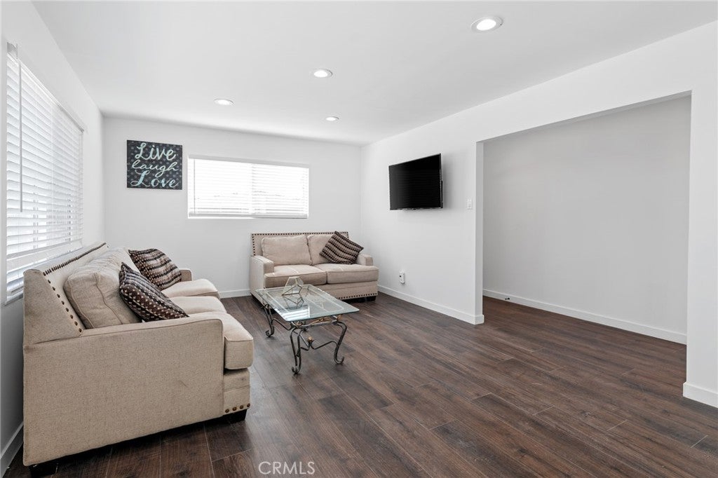 1213 E Virginia Way