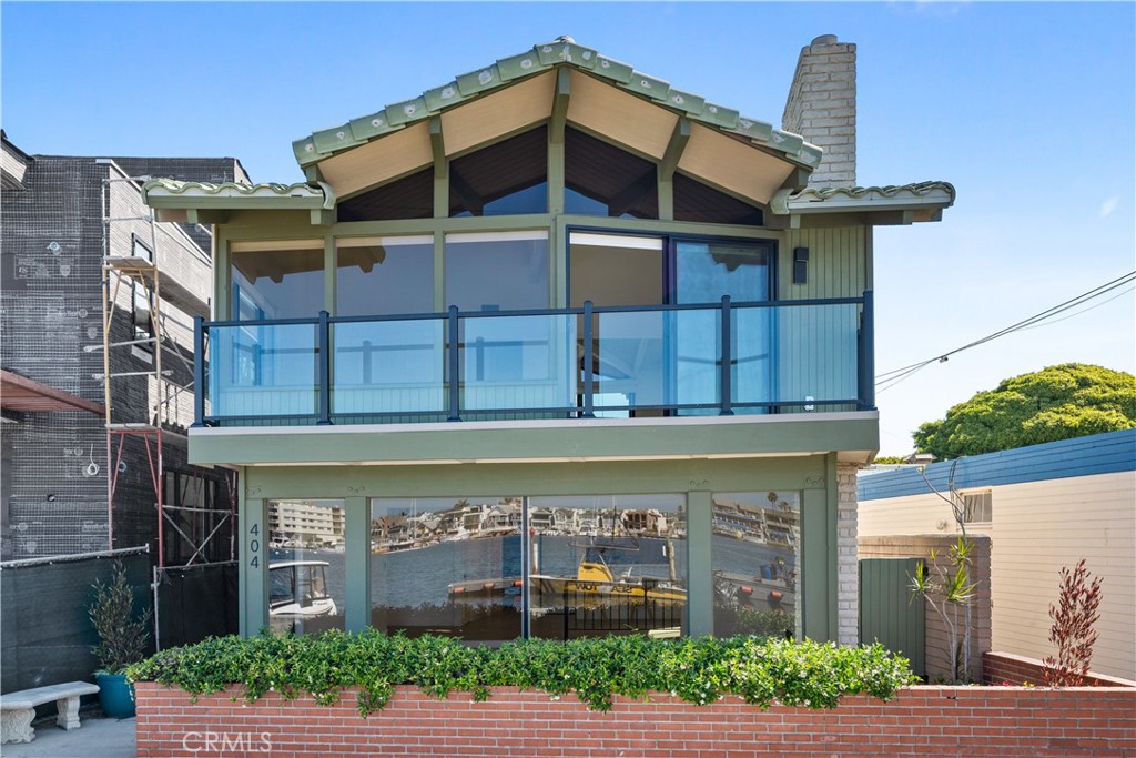 Wake up to panoramic Bay views in this beautifully remodeled waterfront home on Balboa Island. Located on the highly sought-after South Bayfront, this unfurnished 4-bedroom, 2-bath Island lease offers a rare chance to live just steps from the sand and ferry. Inside, you’ll find new appliances, sleek laminate wood floors, two wood-burning fireplaces, and expansive windows framing the water. A 2-car garage with storage is included. Enjoy the best of Island living in one of Newport Beach’s most desirable locations.