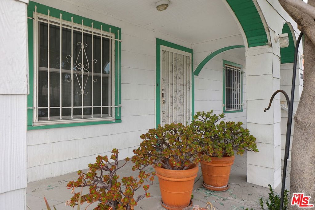 1271 S Mullen Avenue