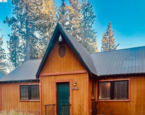Photo of 13273 Sierra Dr W Dr, Truckee, CA 96161 (MLS # 41133864)