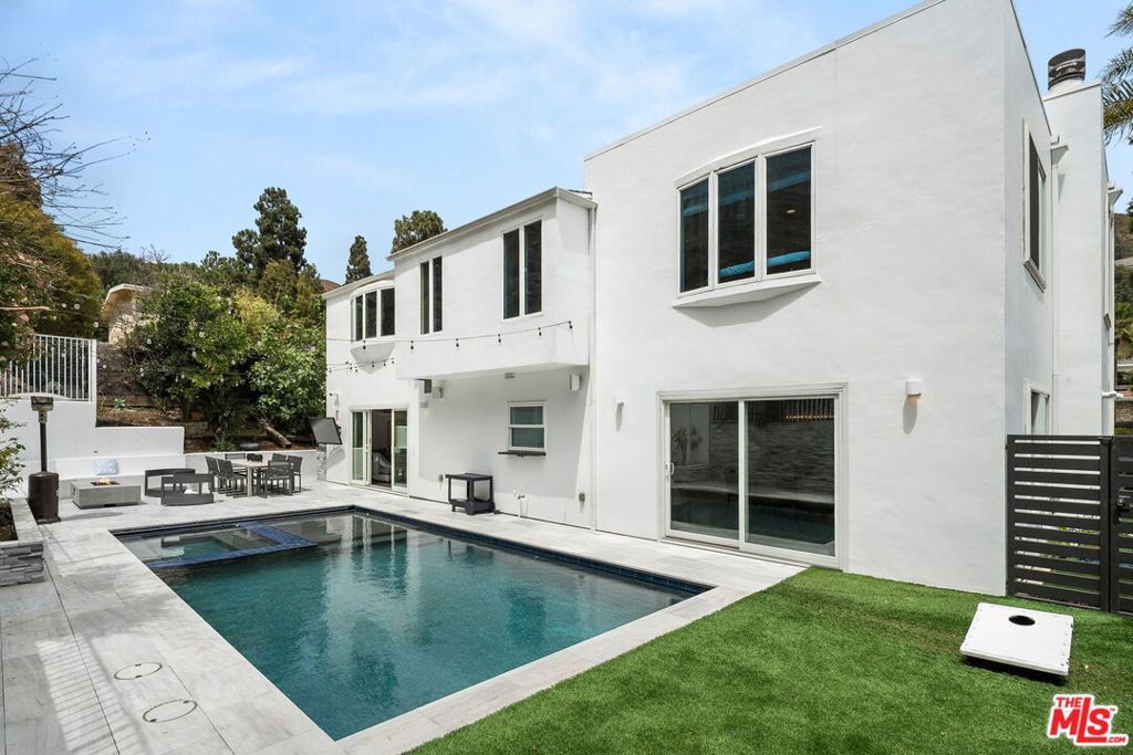 Photo of 1257 Bienveneda Avenue, Pacific Palisades, CA 90272 (MLS # 25581941)
