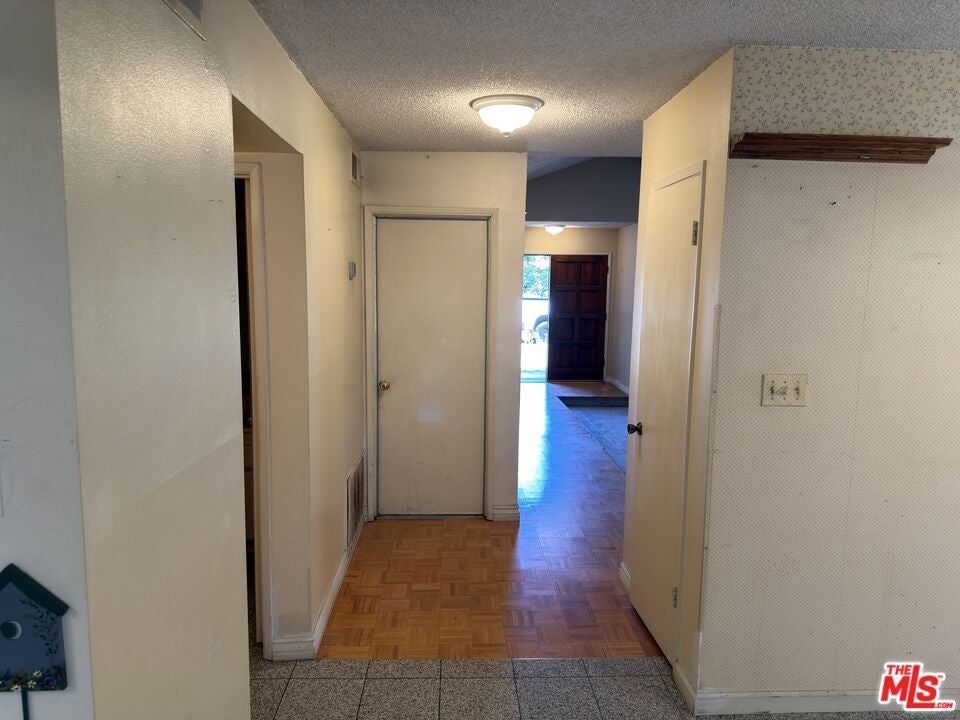 5301 Eastridge Court
