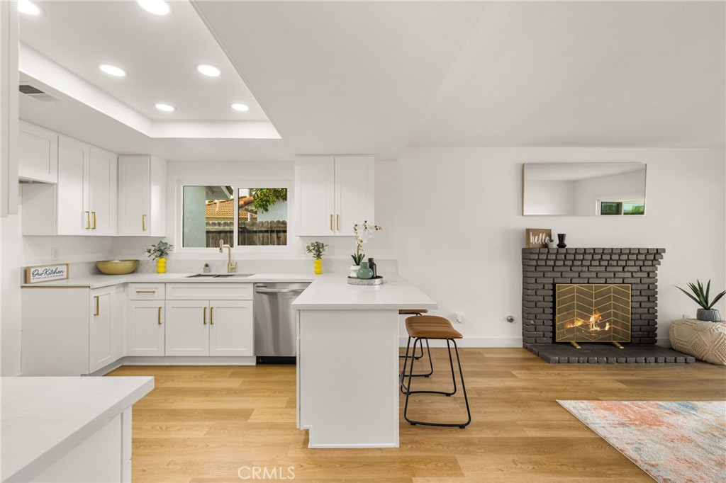 Top Rated Schools! Gorgeous Full Remodel! Outstanding area! 3 Car Garage! Come see it before its gone! This is as good as it gets :)
Alta Murrieta is one of the most desirable areas in Murrieta