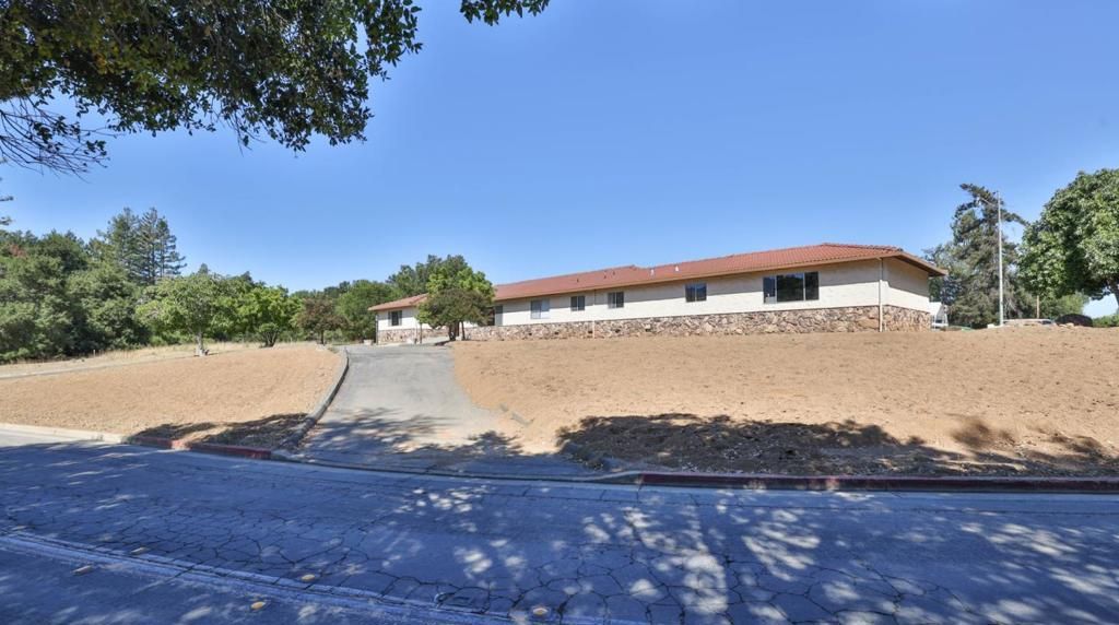 Photo of 14001 Chester Avenue, Saratoga, CA 95070 (MLS # ML82023674)