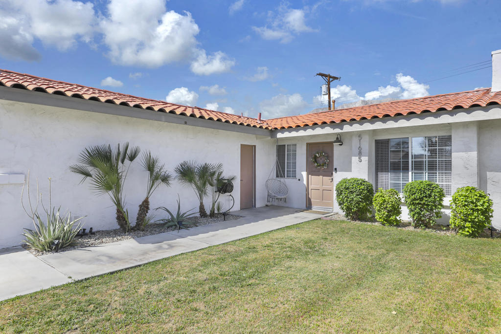 51685 Avenida Herrera