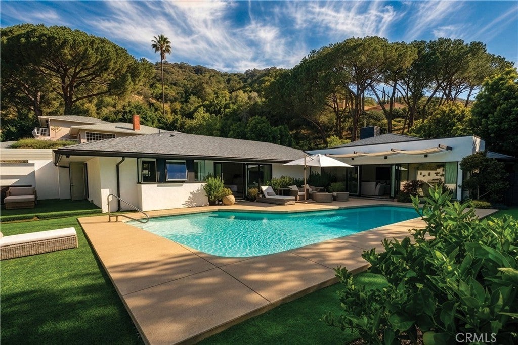 9621 Cedarbrook Dr, Beverly Hills CA 90210